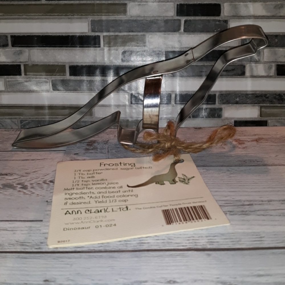 Nwt dinosaur cookie cutter